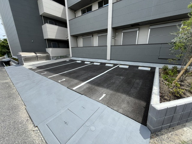 ひまわりの駐車場