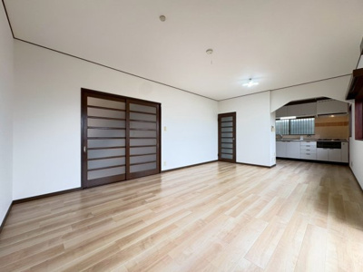 【居間・リビング】 | 吹田市古江台2丁目貸家