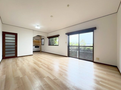 【居間・リビング】 | 吹田市古江台2丁目貸家