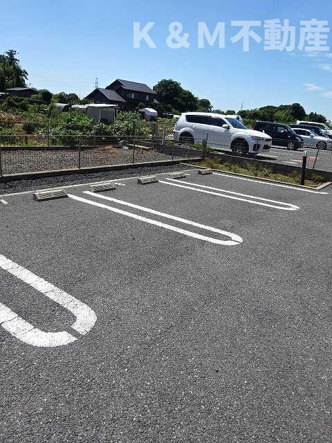 カーサ大井Ｃの駐車場|車をお持ちの方に嬉しい駐車場付きの物件です
