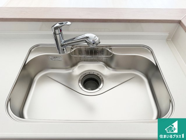 高槻市寿町　新築一戸建ての設備|浄水器を内蔵！炊飯時、お茶を作る時に安心してお水を使えます！お湯と冷水、浄水と原水、シャワーの切替えもワンタッチです！