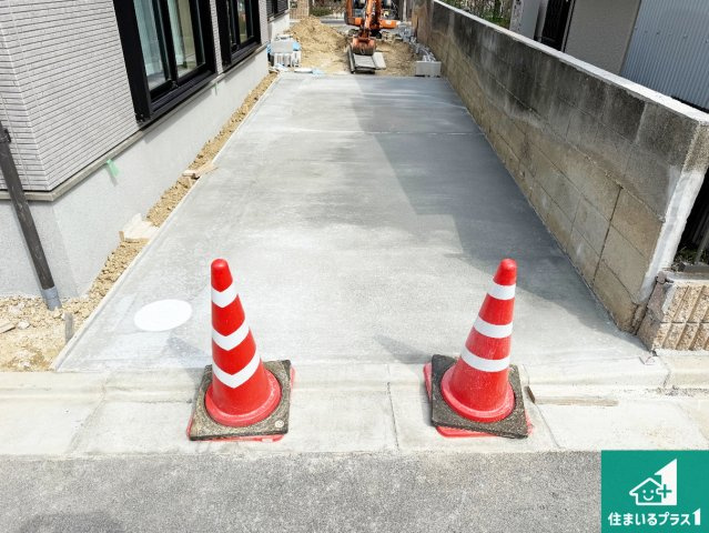 高槻市寿町　新築一戸建ての駐車場|駐車スペース！散水栓があるので、こまめに愛車を洗えます！