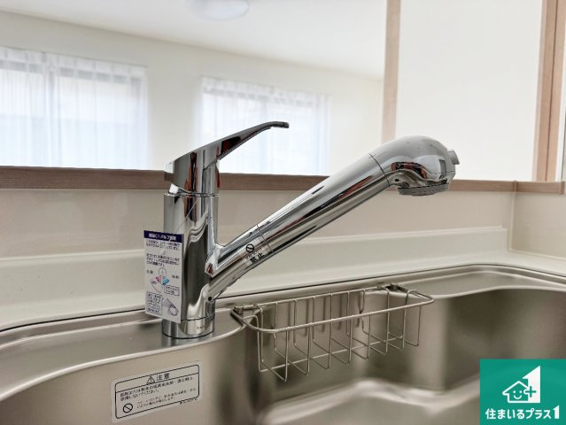 高槻市寿町　新築一戸建ての設備|浄水器を内蔵！炊飯時、お茶を作る時に安心してお水を使えます！お湯と冷水、浄水と原水、シャワーの切替えもワンタッチです！