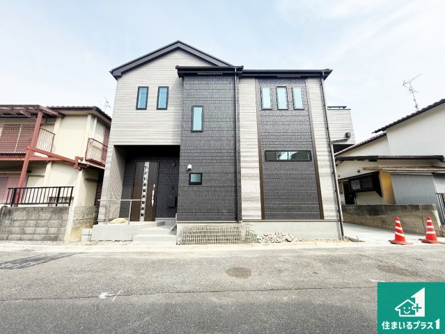 高槻市寿町　新築一戸建ての外観|安心の10年保証！外観を美しく保ち、雨水で汚れを落とします！気になることがありましたら、お気軽にお問い合わせください！