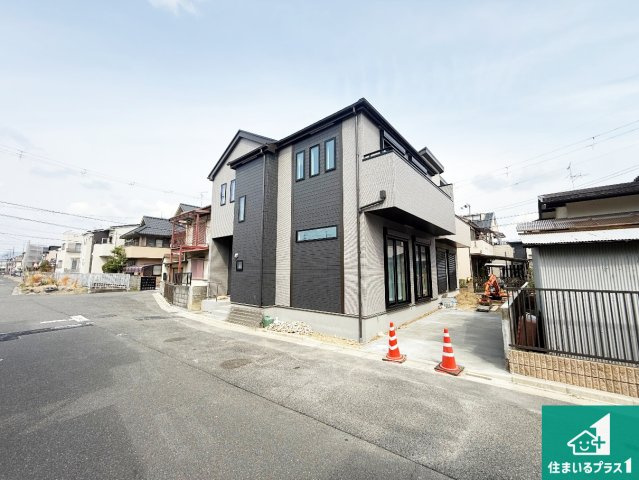 高槻市寿町　新築一戸建ての外観|安心の10年保証！外観を美しく保ち、雨水で汚れを落とします！気になることがありましたら、お気軽にお問い合わせください！