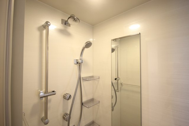 【シャワールーム】