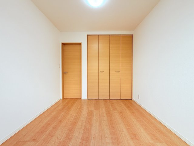青葉台4丁目戸建ての洋室