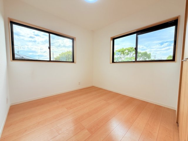 青葉台4丁目戸建ての洋室
