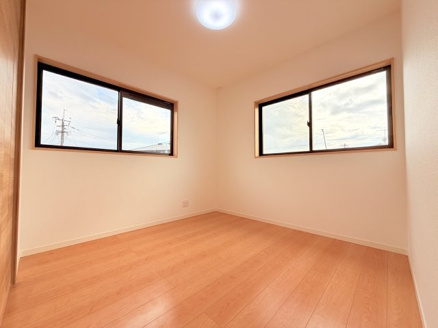 青葉台4丁目戸建ての洋室