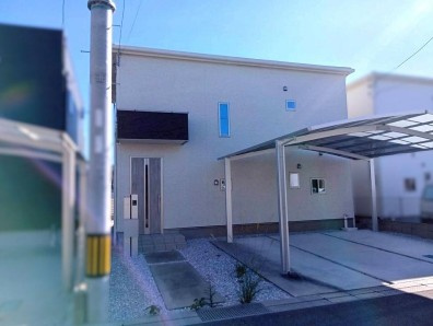 香美市土佐山田町　中古一戸建ての外観|スタイリッシュな白の外観。カースペースもしっかり確保