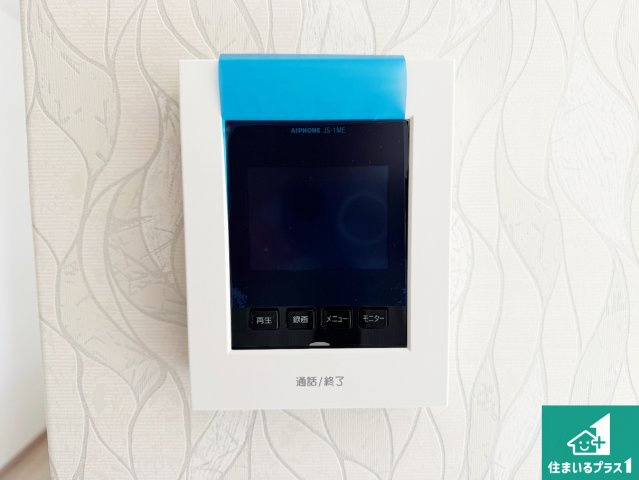 高槻市寿町　新築一戸建ての防犯設備|カラーモニターインターホン！声だけでなく来訪者の姿や顔がモニターで確認できるので、小さなお子様がいらっしゃるご家庭でも安心できます！