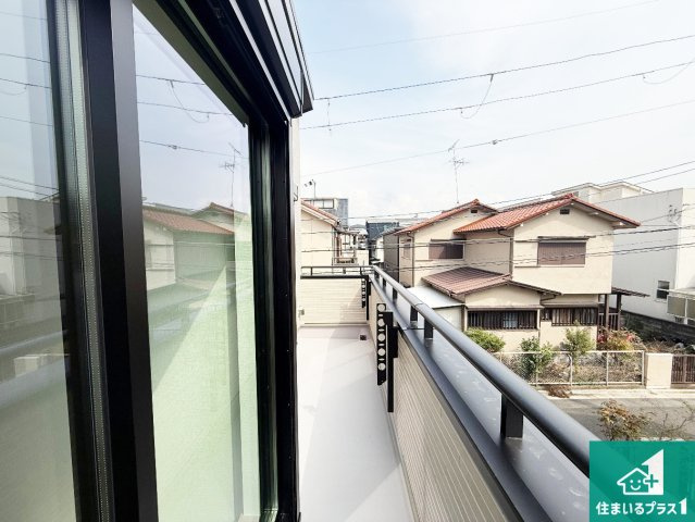高槻市寿町　新築一戸建てのバルコニー|ワイドバルコニーは洗濯物を干すスペースが広いのでご家族が多くても安心！