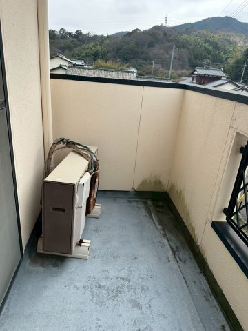 又野3丁目　中古戸建のバルコニー|2階からの眺望も楽しめる開放的なバルコニーです。南からの陽射しをダイレクトに受けるため、厚手の洗濯物も短時間で乾きます。