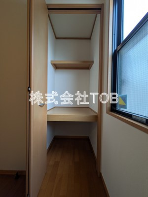 【内装】 | エーデルハイムB棟-永福３丁目- | 2階廊下収納