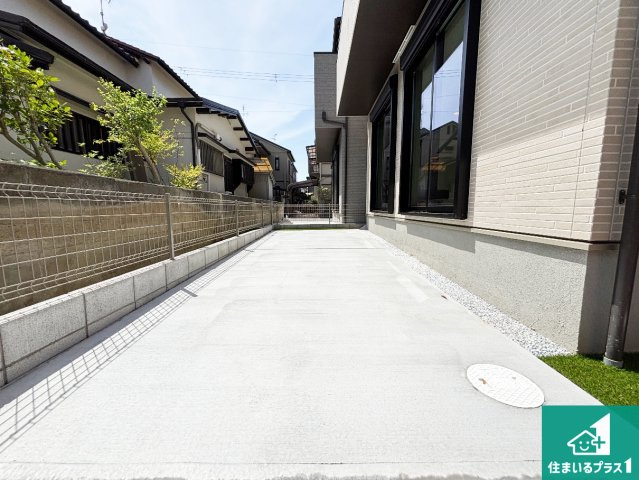 高槻市寿町　新築一戸建ての駐車場|駐車スペース！散水栓があるので、こまめに愛車を洗えます！