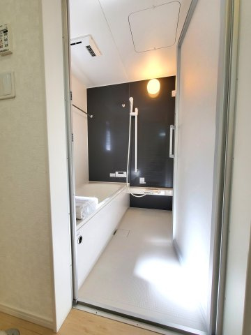 三郷市　早稲田6丁目　新築戸建　全4棟の浴室|１坪タイプのゆったりとした浴室。毎日の疲れをしっかりと癒されます
