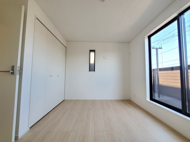 三郷市　早稲田6丁目　新築戸建　全4棟の洋室|南向きで陽当たり良好！収納もしっかりとございます！
