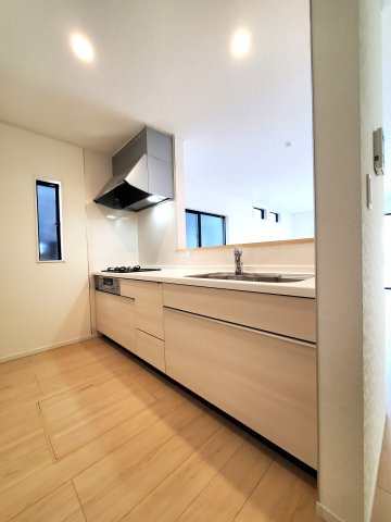 三郷市　早稲田6丁目　新築戸建　全4棟のキッチン|キッチンでお料理をお楽しみください