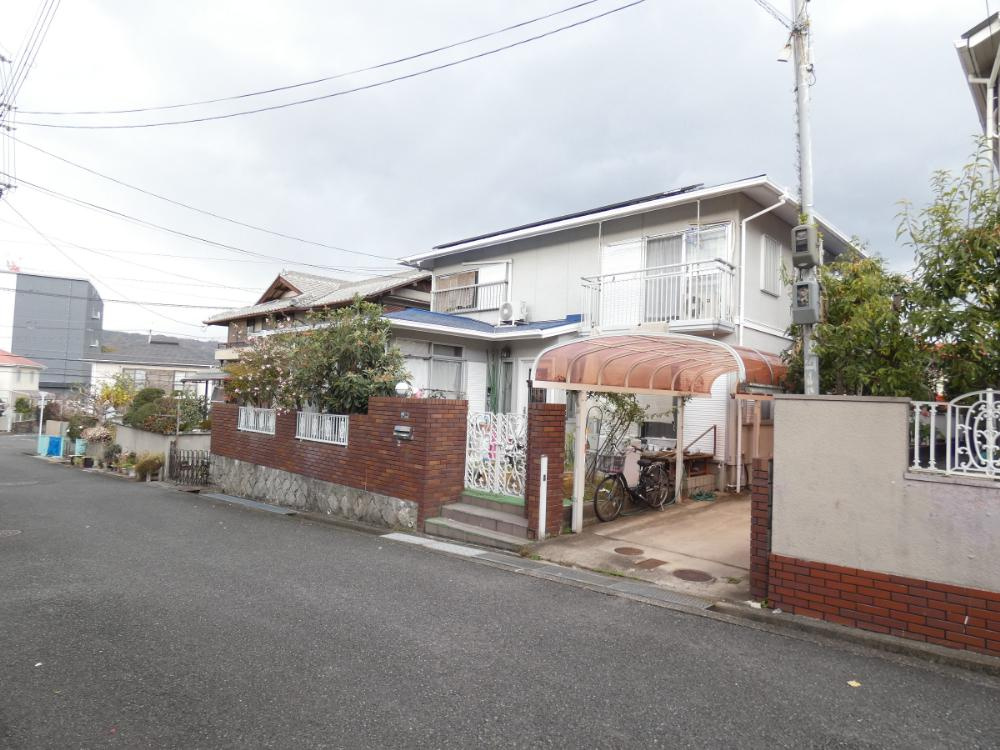 茨木市山手台7丁目　中古戸建の前面道路含む現地写真