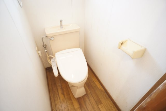 川面6丁目貸家のトイレ