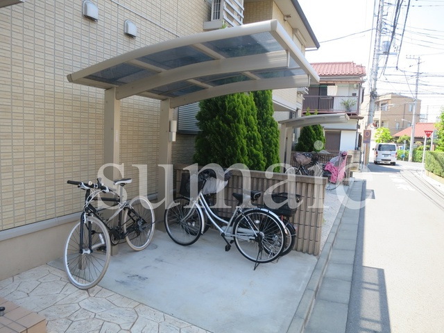 シャルマン　ドミール　Ａのその他共用部分|屋根つきの駐輪スペースです♪