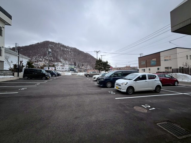 ヴィルヌーブ旭ヶ丘の駐車場