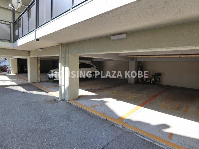 離宮前グリーンハイツの駐車場