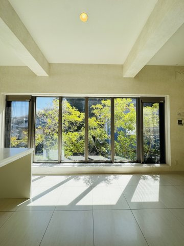 Kamakura Atelier Houseｰ鎌倉市笛田の居間・リビング