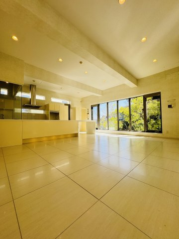 Kamakura Atelier Houseｰ鎌倉市笛田の居間・リビング