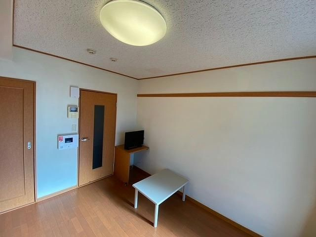 レオパレスミヨシの居間・リビング