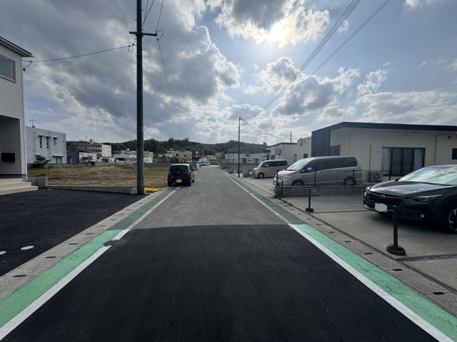 うるま市与那城屋慶名　第6（全4棟）3号棟の前面道路含む現地写真|※北西側公道5.9m♪