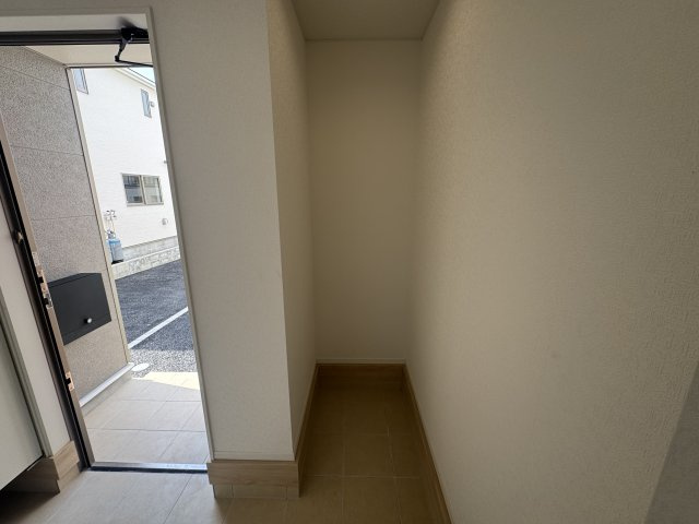 うるま市与那城屋慶名　第6（全4棟）3号棟の玄関|3号棟　土間収納付き♪