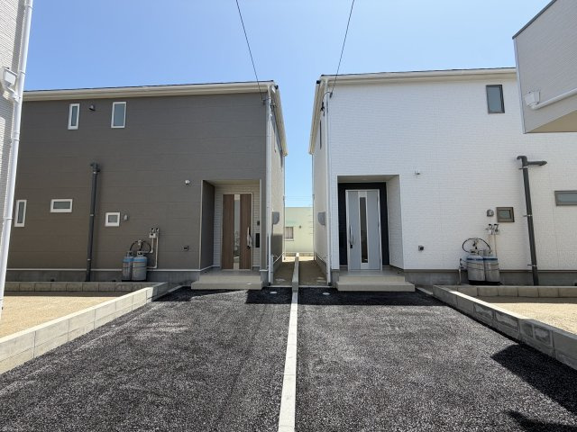 うるま市与那城屋慶名　第6（全4棟）3号棟の玄関|3号棟　スマートキー付き♪