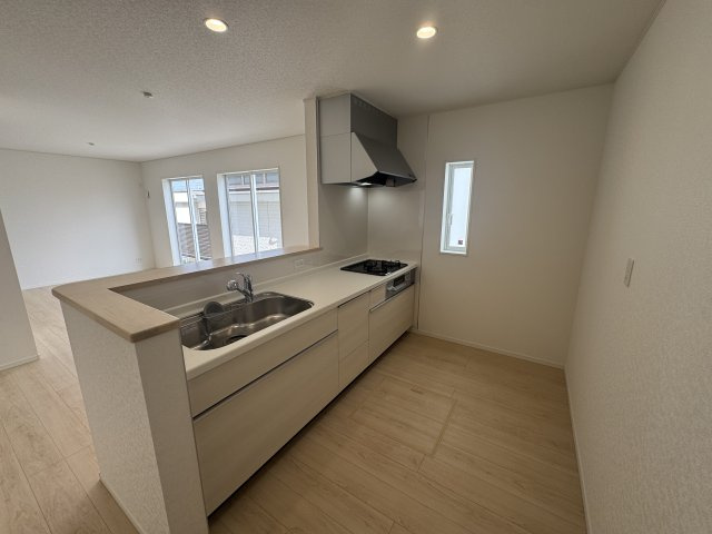 うるま市与那城屋慶名　第6（全4棟）3号棟のキッチン|3号棟　使いやすいシステムキッチン♪