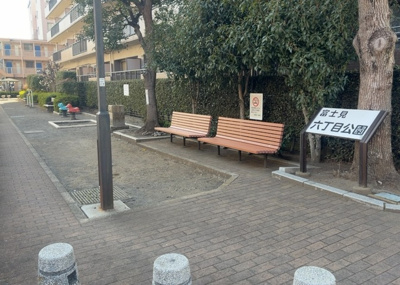 【庭】 | モア・ステージ相模原・富士見 | 物件によっては、入居者が個人的に使用できる専用庭がついているものもあります。また、住宅の中にある土間の部分を庭と呼ぶこともあります。庭の用途は住む人によって変わり、それによってデザインもさまざまです。