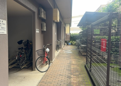 【駐輪場】 | モア・ステージ相模原・富士見 | マンションの駐輪場は、事前に空きがあるか確認を取ると安心です。せっかく入居したのに駐輪スペースがない！なんてことになったら大変ですよね。そこで、内見時や購入前にはまず事前に確認しておくと良いでしょう。