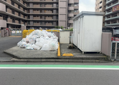【設備】 | モア・ステージ相模原・富士見 | 共有部分は、住民なら誰もが使える設備のこと。例えば駐車場やエレベーター、インターネット設備、セキュリティ設備などがあります。他にも、マンションの廊下・外部階段やエントランス・ゴミ置き場などがあります。