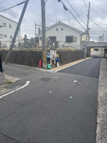 太秦西蜂岡町 中古戸建の前面道路含む現地写真
