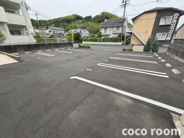 アヴェニールの駐車場