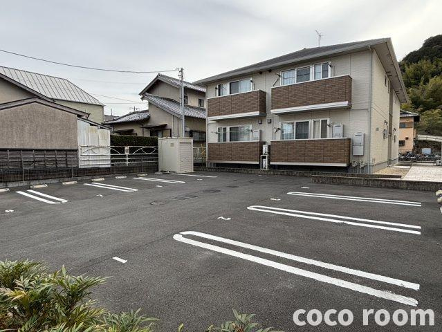 アヴェニールの駐車場
