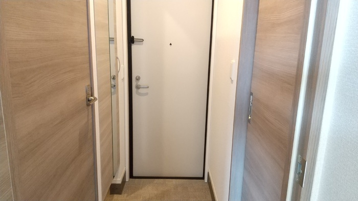 D-ROOM隈府　B棟の玄関