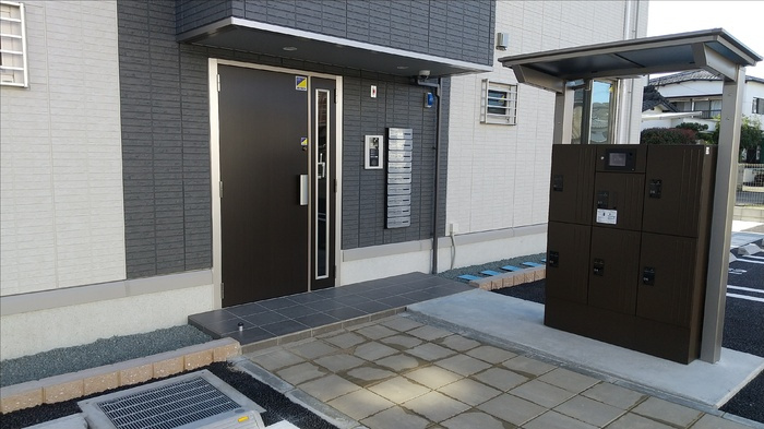 D-ROOM隈府　B棟のエントランス