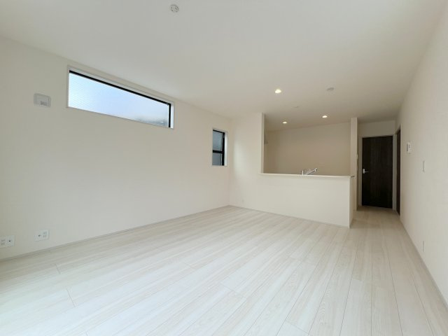 青梅市末広町1丁目　新築戸建全2棟の居間・リビング|LDK15.2帖