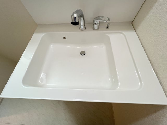青梅市末広町1丁目　新築戸建全2棟の独立洗面台|暮らしを快適に変えるシャワー付洗面台