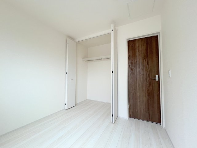 青梅市末広町1丁目　新築戸建全2棟の洋室|【洋室2】収納スペース