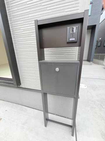 青梅市末広町1丁目　新築戸建全2棟のセキュリティ|TVモニター付インターホンを標準装備。来訪者を映像で確認でき、お子さまの留守番時にも安心です。