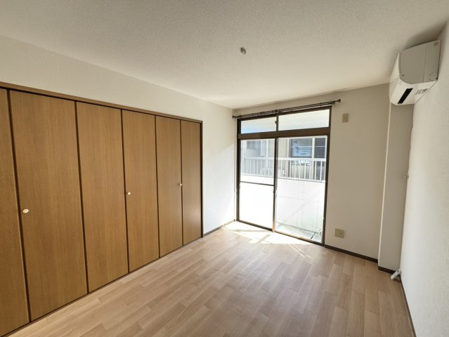 西京極前田町の洋室