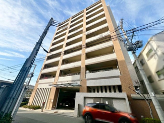 【外観】 | ローレルコート山坂 | お料理に集中しやすい壁付けキッチン♪キッチンの前に窓があるので、換気しやすく明るいキッチンです！