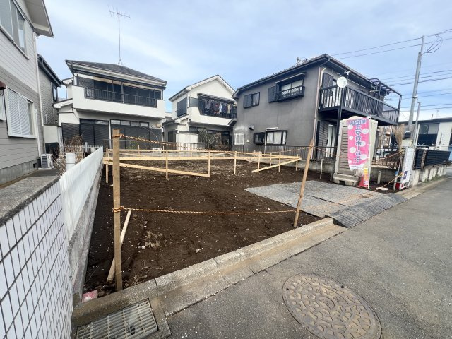 武蔵村山市大南3丁目　全1棟　新築戸建ての前面道路含む現地写真