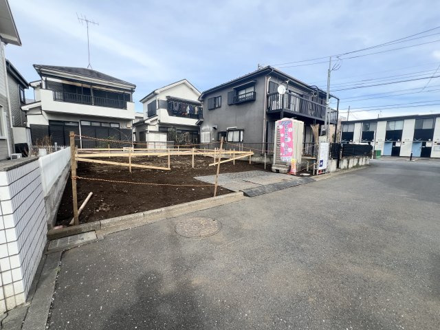 武蔵村山市大南3丁目　全1棟　新築戸建ての前面道路含む現地写真